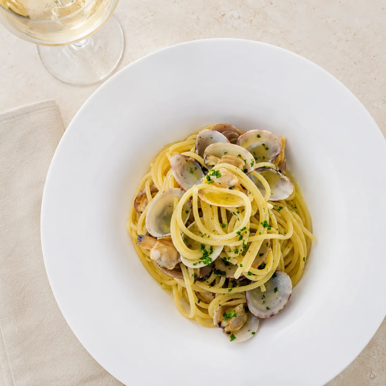 Spaghetti alle vongole al chiosco del Bagno Carla sulla spiaggia di Forte dei Marmi